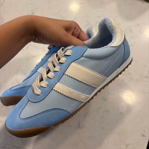 NWOT Dolce Vita DV rascal sneakers in blue and white - Picture 1 of 7